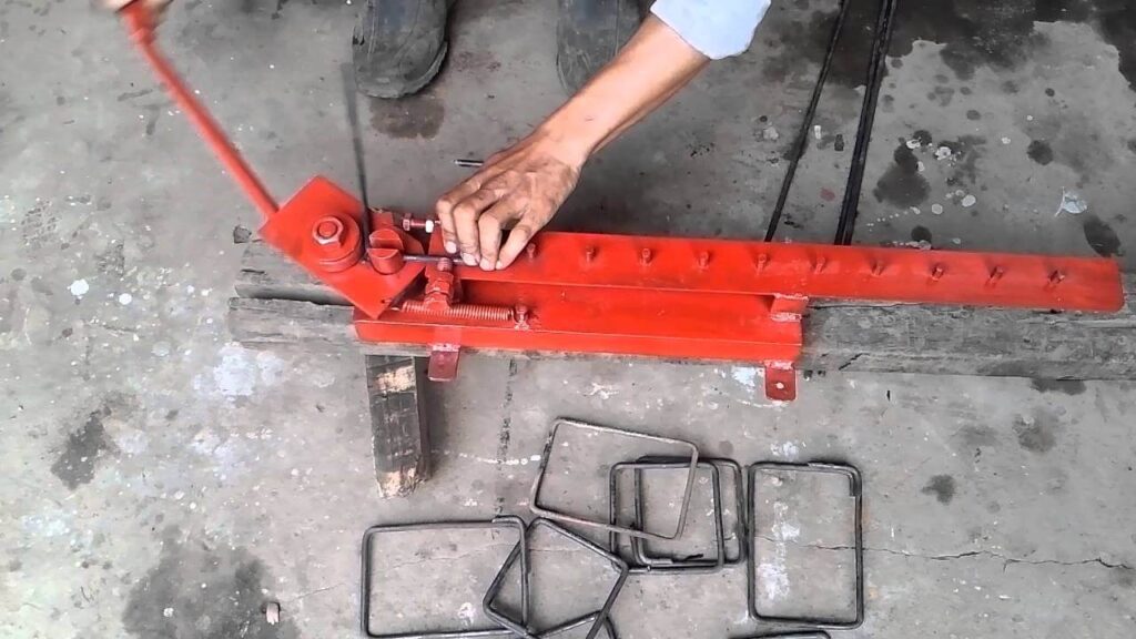 Nên mua máy bẻ đai hay uốn thủ công